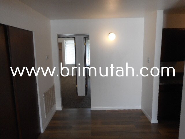 Building Photo - 292 100 E