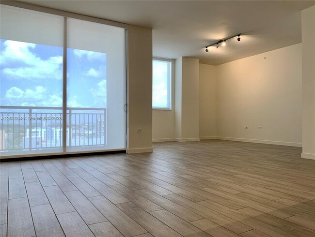 Foto del edificio - 999 SW 1st Ave