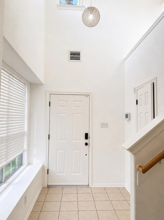 Foto del edificio - 16659 Newglen Ln