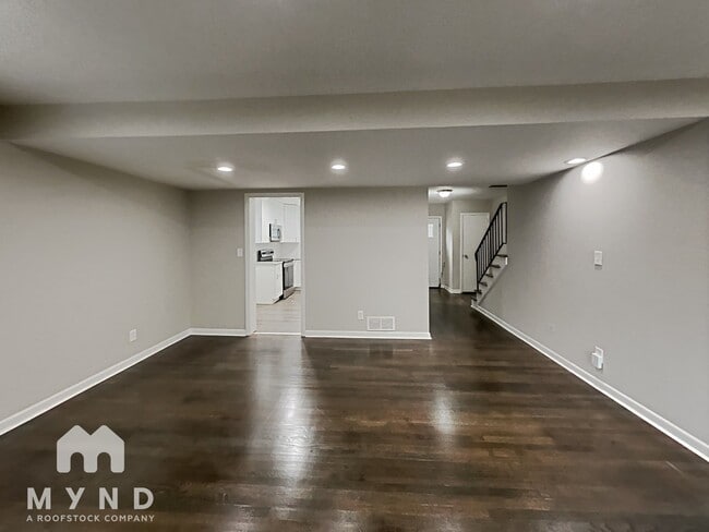 Building Photo - 1324 N Cliff Valley Way NE