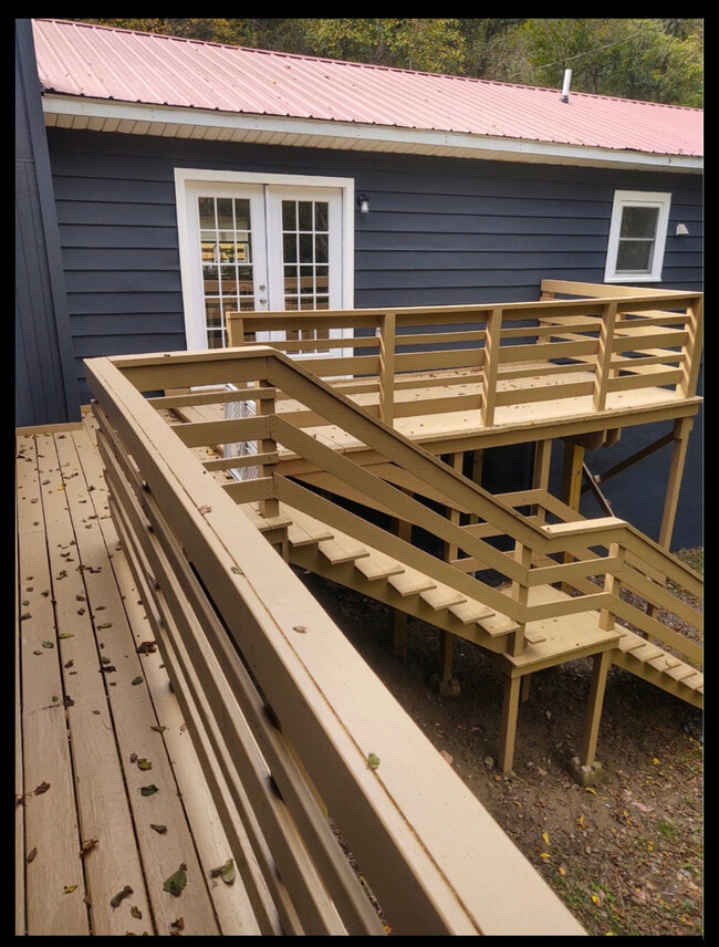 Back Deck - 540 Collins Hwy