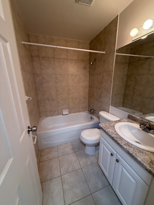 Building Photo - Birch Glen