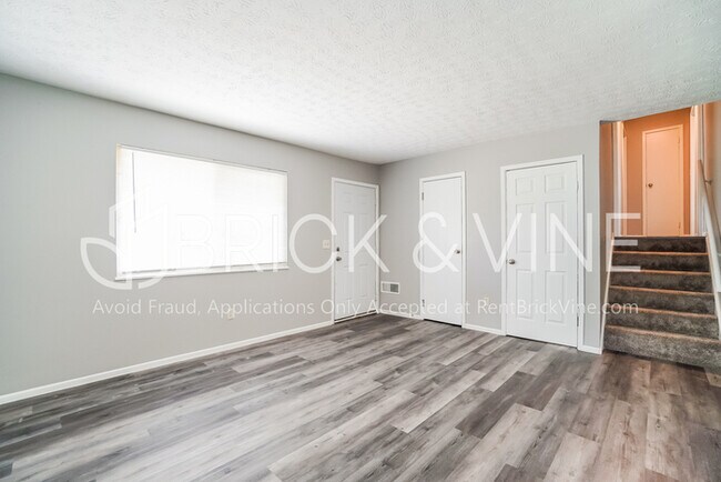 Foto del edificio - 5407 Centner Ln