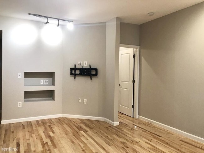 Building Photo - 2 br, 1 bath Apartment - 1517 3rd St NW