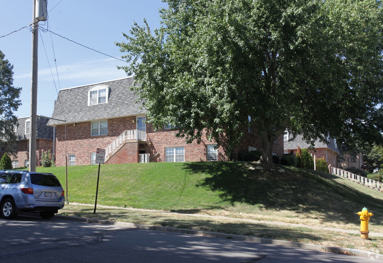 Pleasant Court Apartments in Des Moines IA Apartments com Pleasant Court Apartments in Des Moines IA Apartments com
