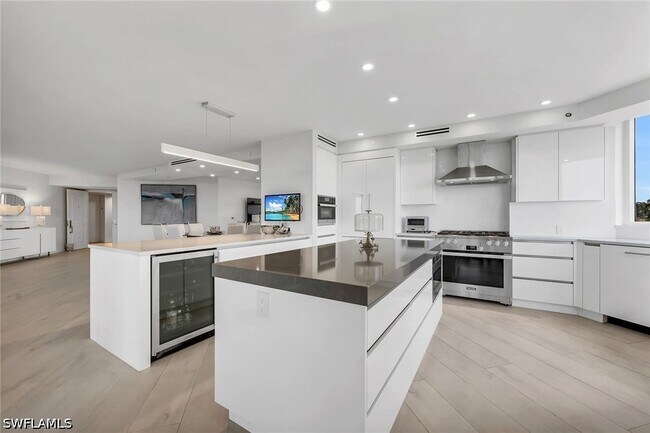 Foto del edificio - 6597 Nicholas Blvd