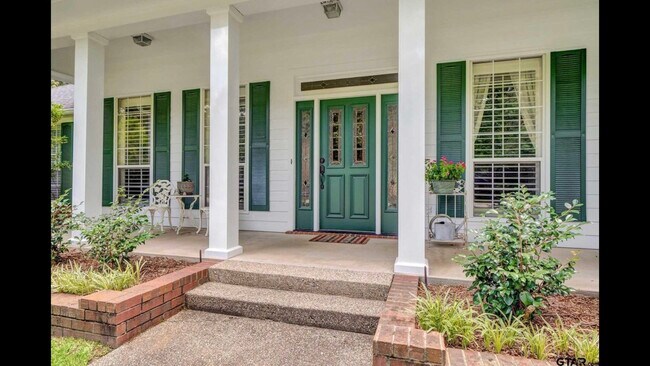 Building Photo - 17983 Oak Forest Dr