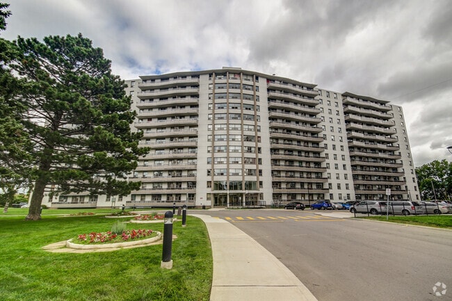 Building Photo - Camelot Towers I