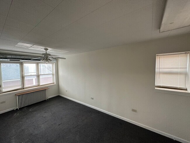 Building Photo - 811 W Springfield Ave