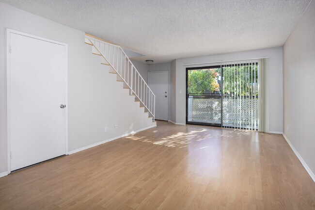 Building Photo - 12653 Oxnard St
