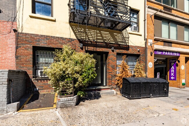 Building Photo - 345 E 33rd St