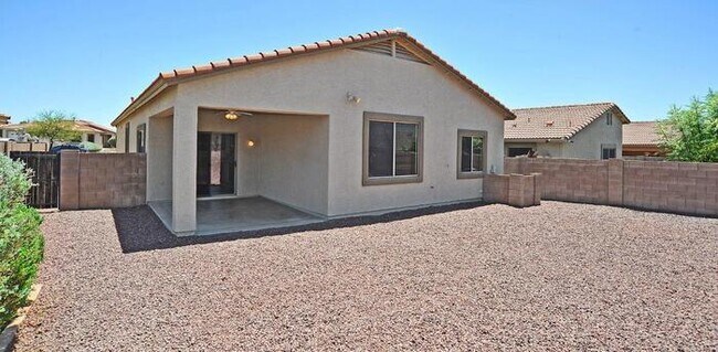 Foto del edificio - Priced right in Dove Mountain. Fresh & cle...