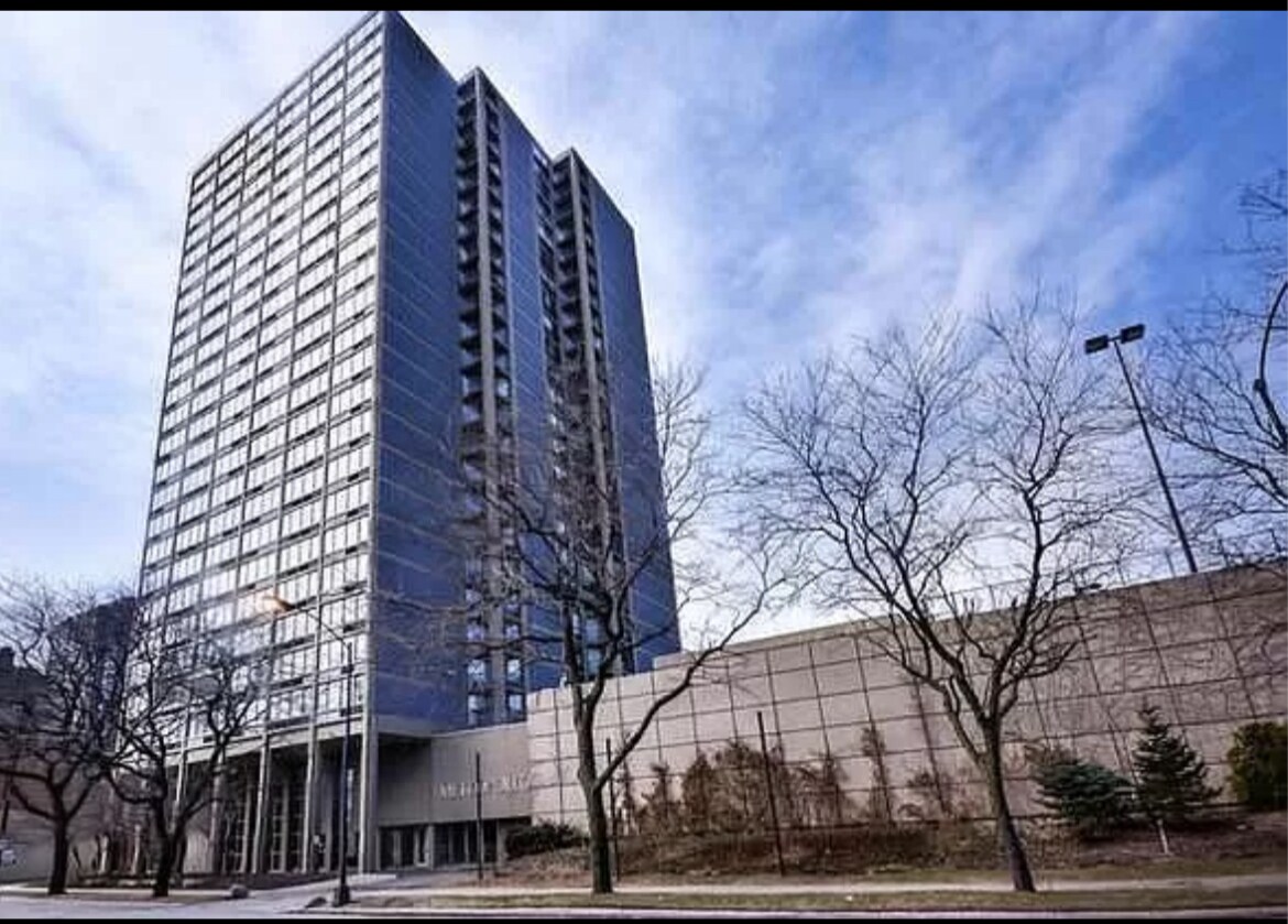 Primary Photo - 5320 N Sheridan Rd