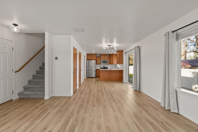 Building Photo - 2303 N Greenacres Rd
