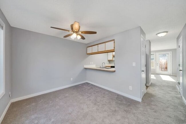 Building Photo - 2 bedroom unit. Pets OK! Lots of upgrades! Full size washer and dryer in every unit!!