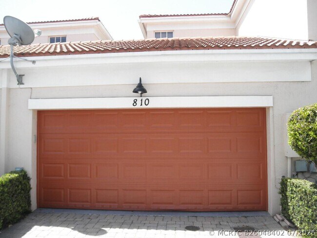 Foto del edificio - 810 NW 82nd Pl