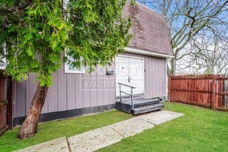 Building Photo - 1764 Brookfield Square N