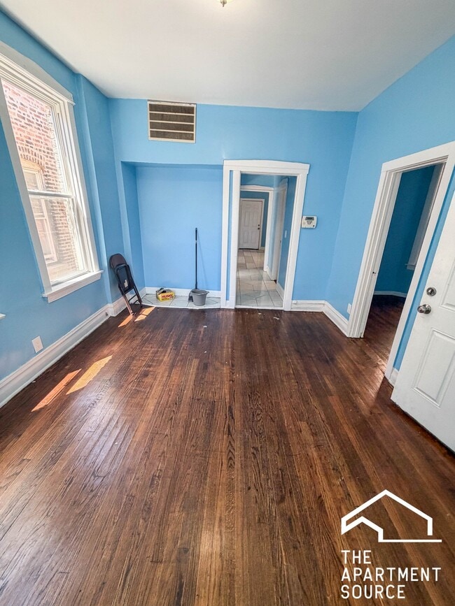 Building Photo - 1426 S Avers Ave
