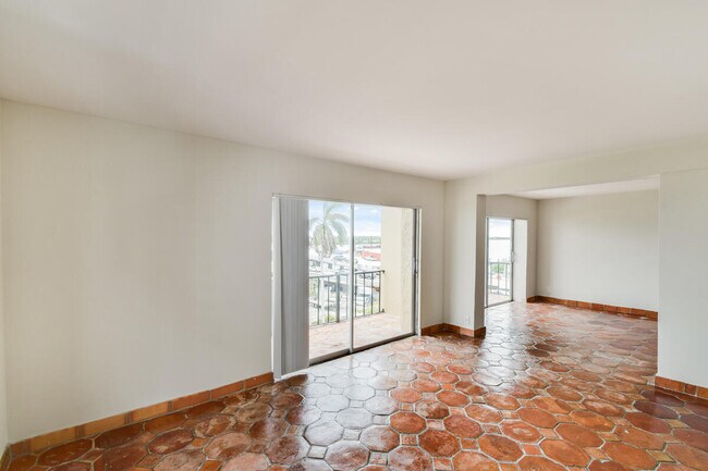 Building Photo - 3907 S Flagler Dr