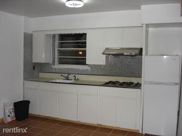 Building Photo - 841 Throggs Neck Expy