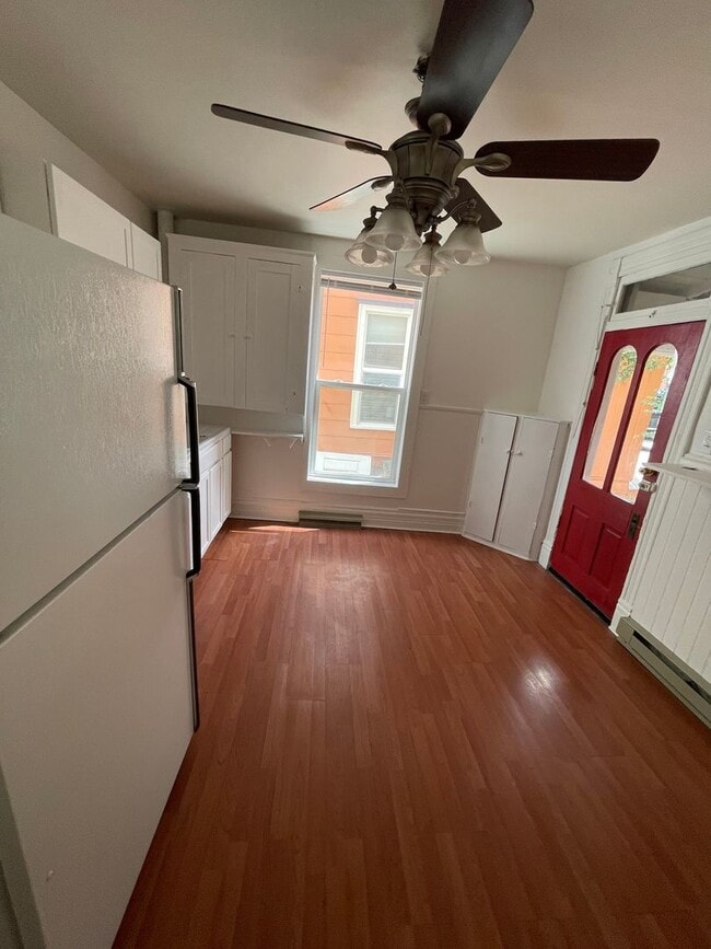 Building Photo - One Bedroom One Bath apartment in Downtown Glenwood Springs