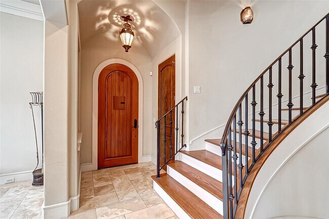 Foto del edificio - 2429 Potomac Dr