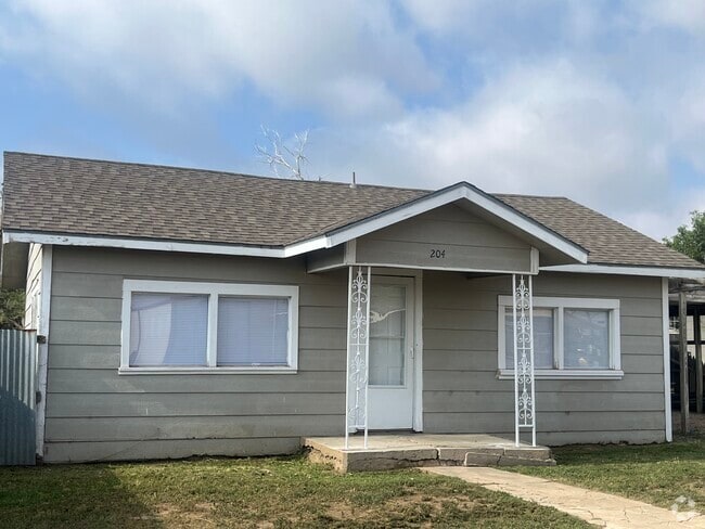 Building Photo - 204 Austin St
