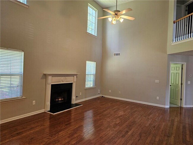 Building Photo - 645 Roxford Ln NE