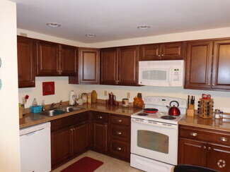 Building Photo - 502 Cortland Dr E
