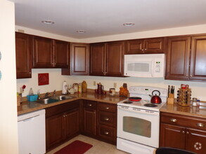 Building Photo - 502 Cortland Dr E