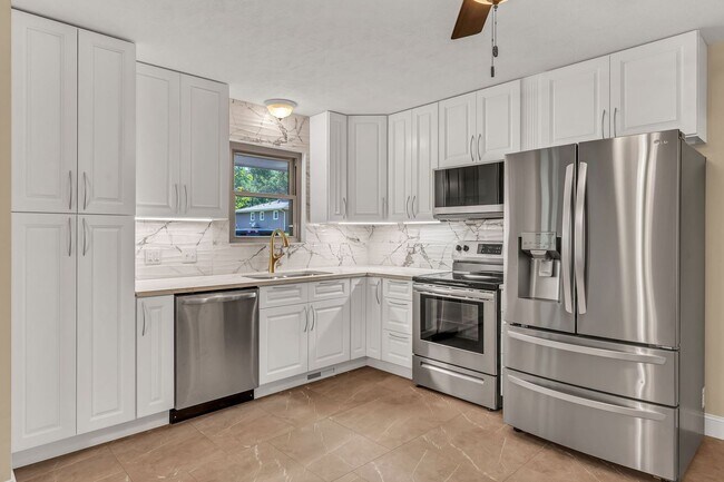 Building Photo - Italian Estates Property Management