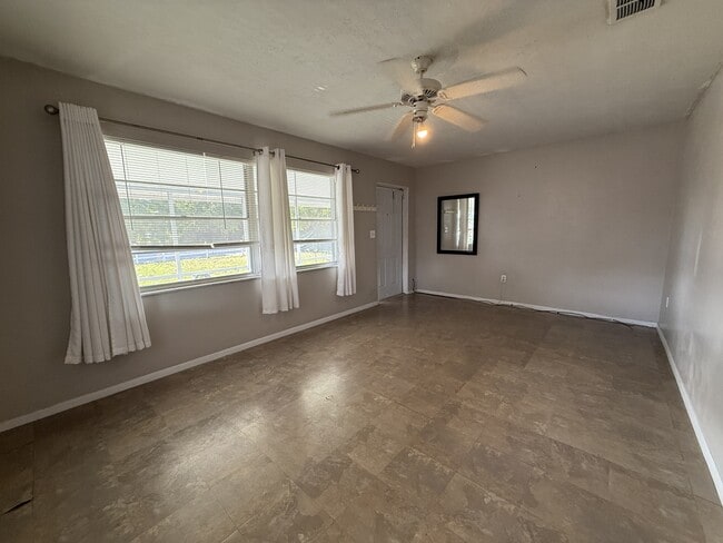 Foto del edificio - 2402 9th St E