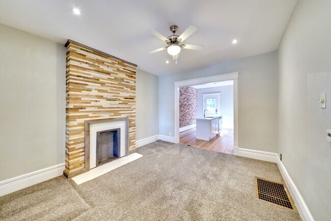 Building Photo - 2528 W 23rd Ave