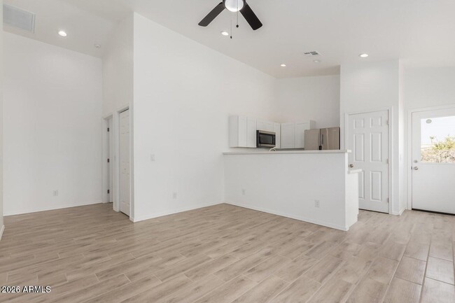 Building Photo - 8335 W Pineveta Dr