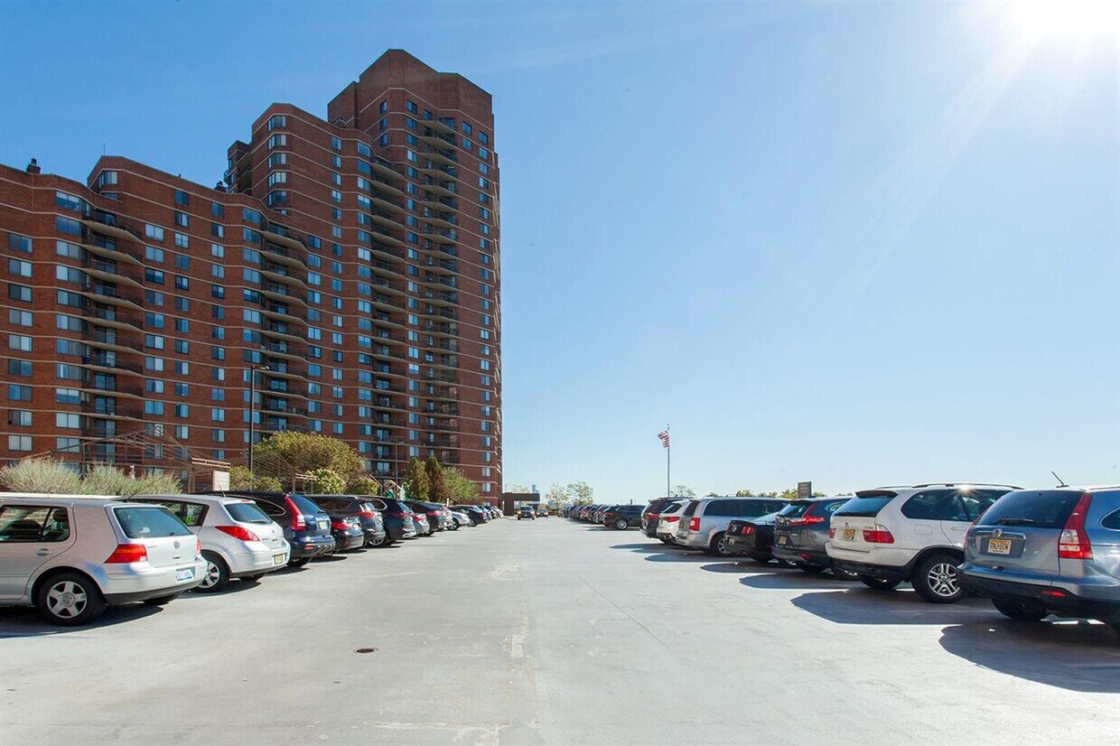 127 Harmon Cove Tower, Secaucus, NJ 07094 House for Rent in Secaucus