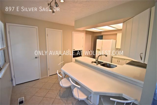 Foto del edificio - Gorgeous 5 Bedroom Sandy Home! No Deposit ...