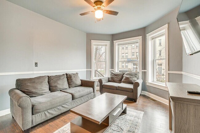 Building Photo - 7442 S Ingleside Ave