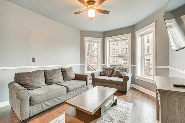 Foto del edificio - 7442 S Ingleside Ave