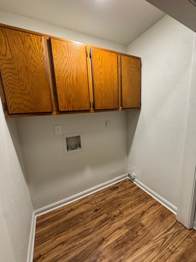 Building Photo - 2 BED / 1 Bath Apartment in Truman.  READY NOW!
