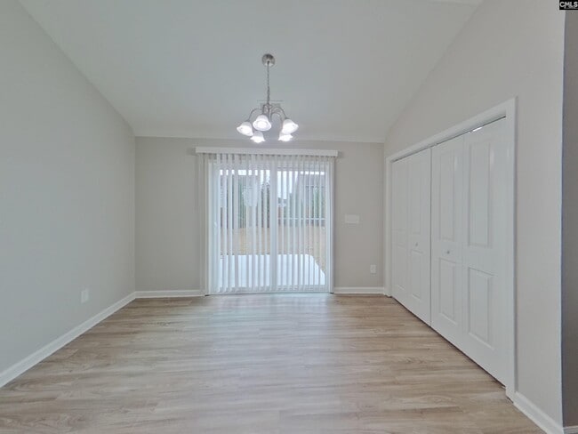 Foto del edificio - 333 Finch Ln