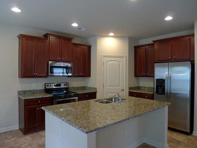 Foto del edificio - 3135 Englewood Dr