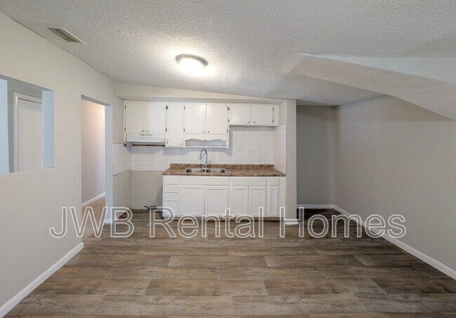 Foto del edificio - 7762 Lake Park Dr