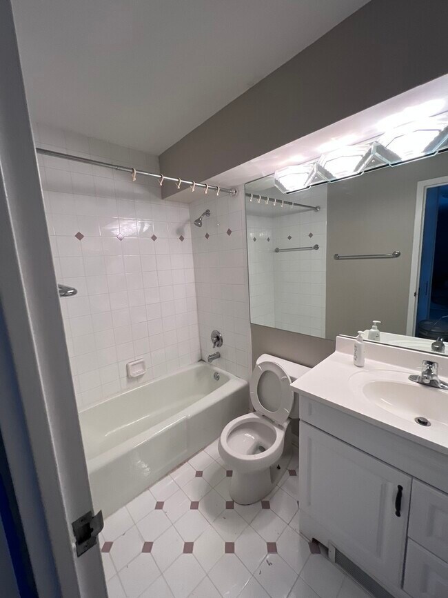 Foto del edificio - 1313 N Ritchie Ct