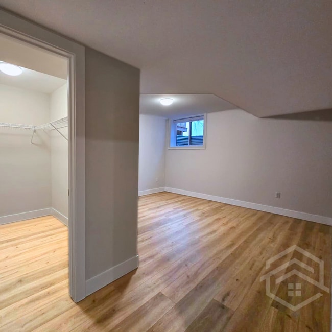 Photo du bâtiment - Brand New Lower Duplex Unit – Available Now !!