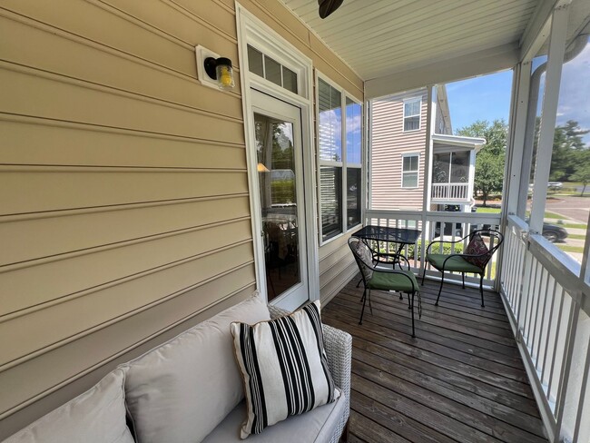 Building Photo - 3 Bedroom Townhouse in Bolton's Landing - ...