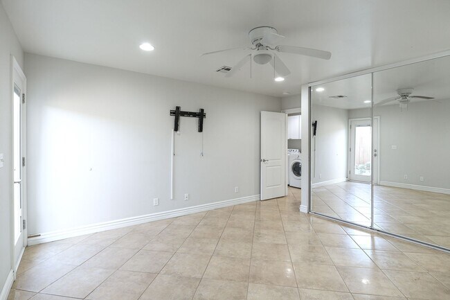 Building Photo - 3-Bed + 2.5 Bath Home with roof top deck with views of Ocean | Silverstrand Beach | Unfurnished