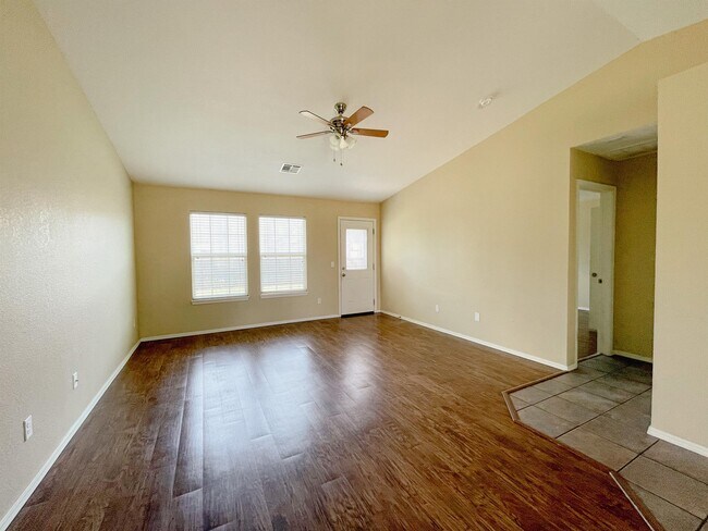 Building Photo - 824 Eric Cir