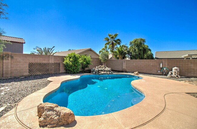 Foto del edificio - 16745 W Fillmore St