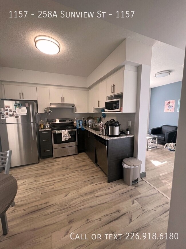 Building Photo - 258A-258A Sunview St