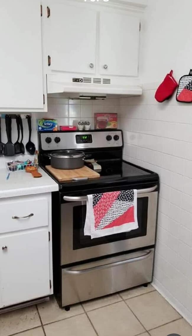 Building Photo - 1836 Colonial Village Way